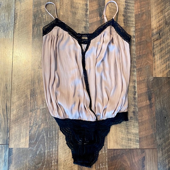 FREE PEOPLE Silky Nude Blousy Surplice Bodysuit - Picture 4 of 10